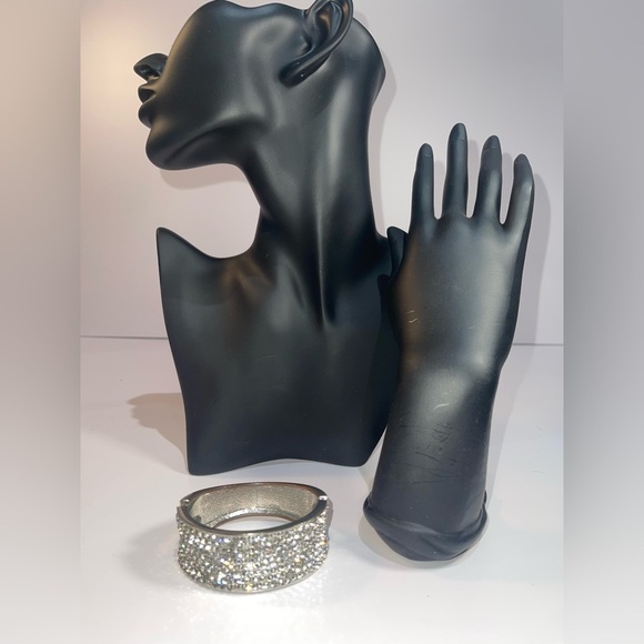Rhinestone Cuff Hinged Bracelet. - Picture 3 of 6